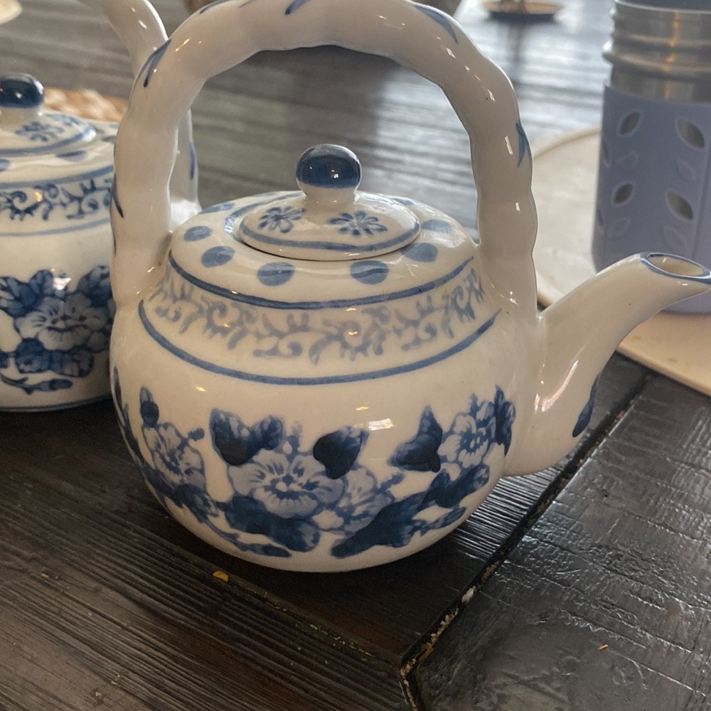 Small Tea Pots - Picture 2 of 3